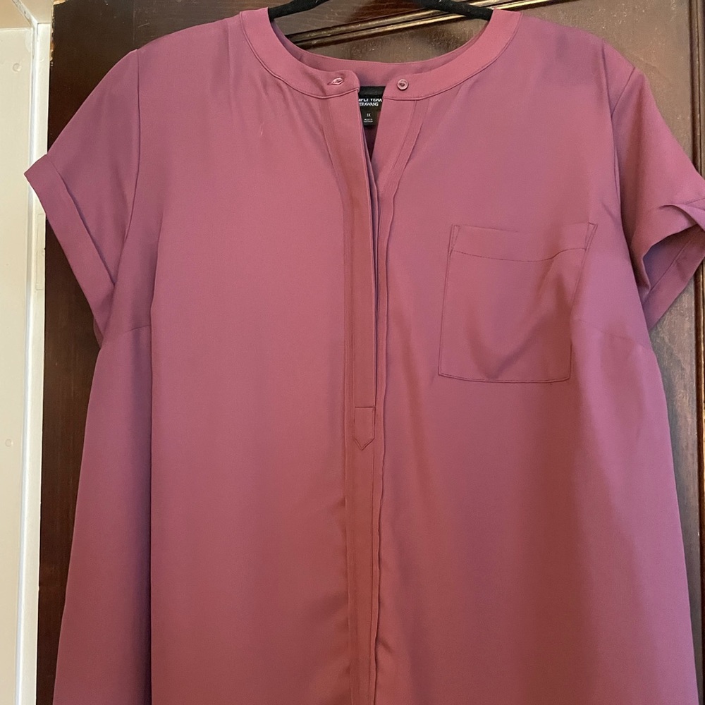 Vera Wang short sleeve blouse